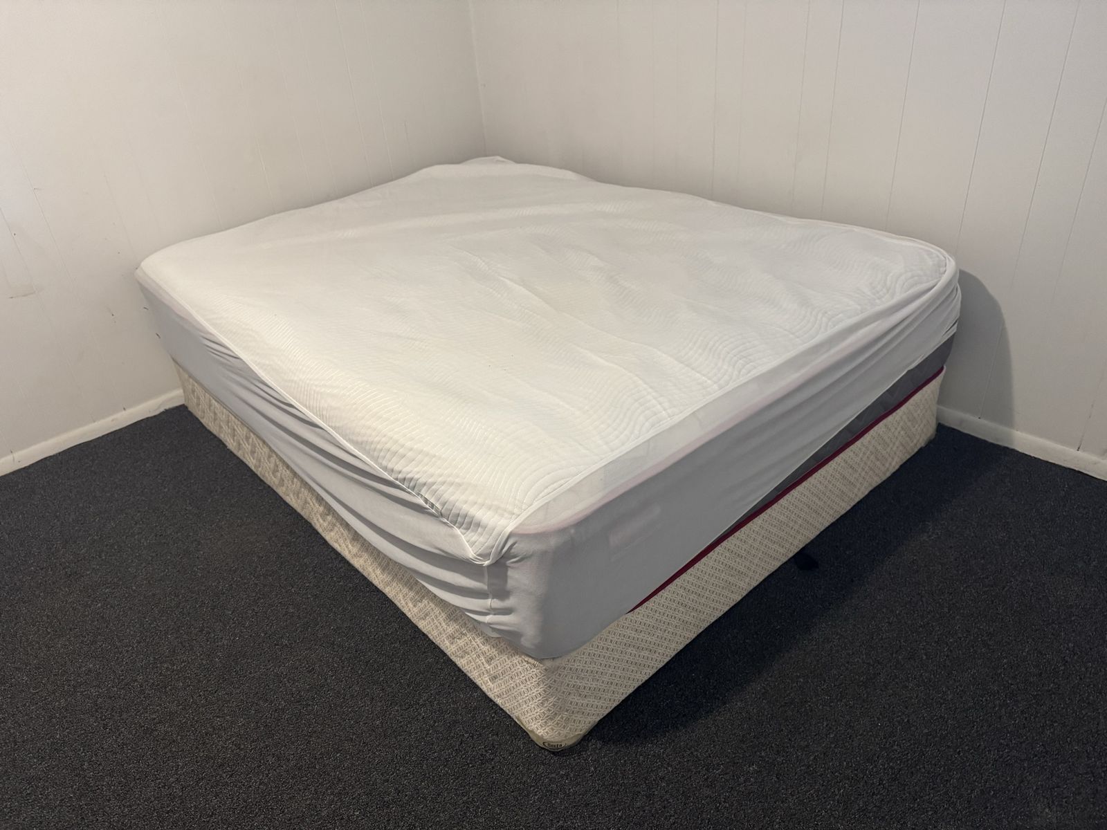 King Size Matress and box spring With protector