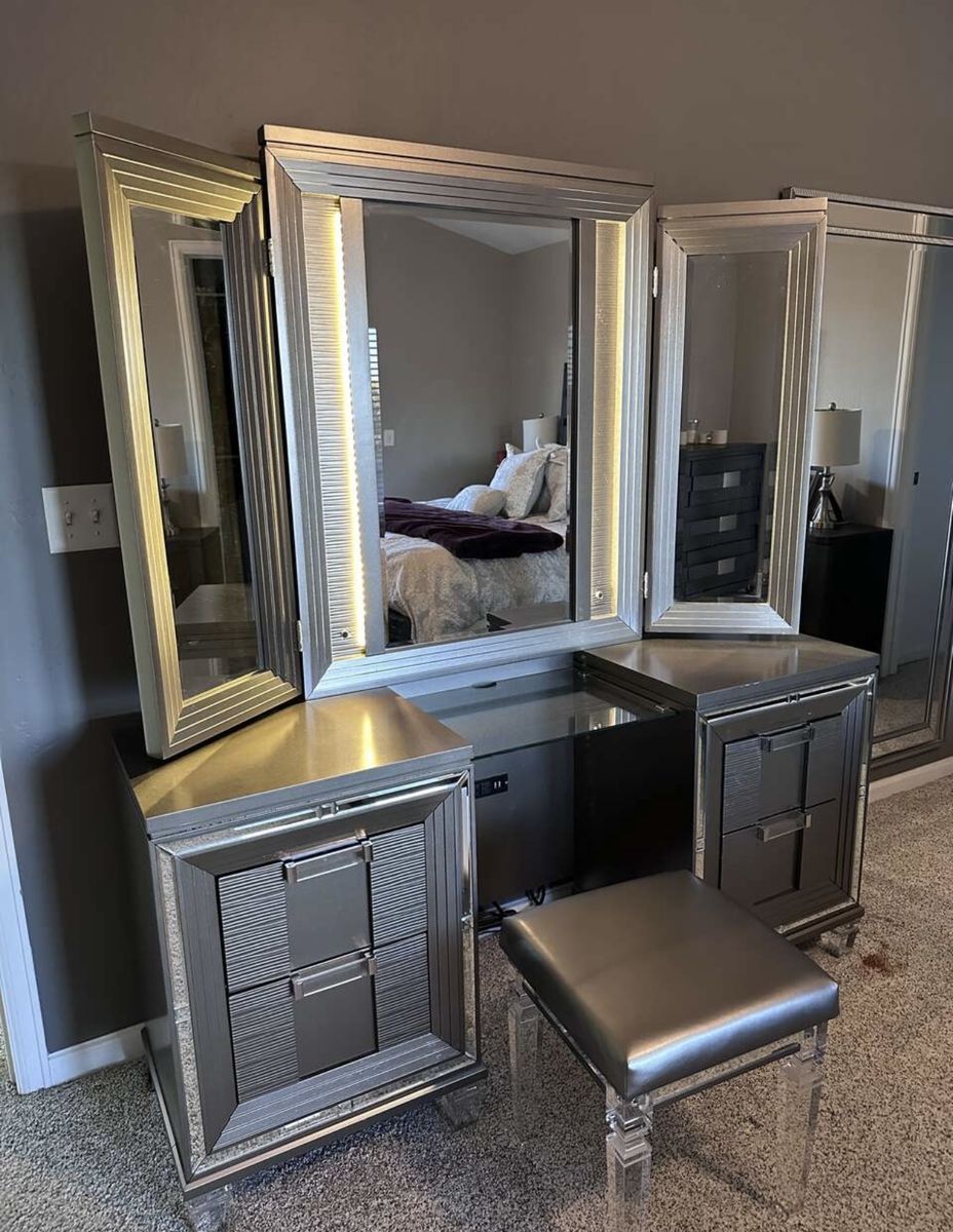 Luxury Platinum Vanity with LED Mirrors, Jewelry Storage & Bench