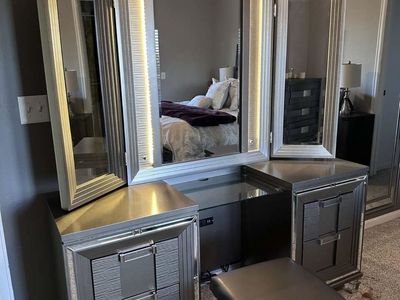 Luxury Platinum Vanity with LED Mirrors, Jewelry Storage & Bench
