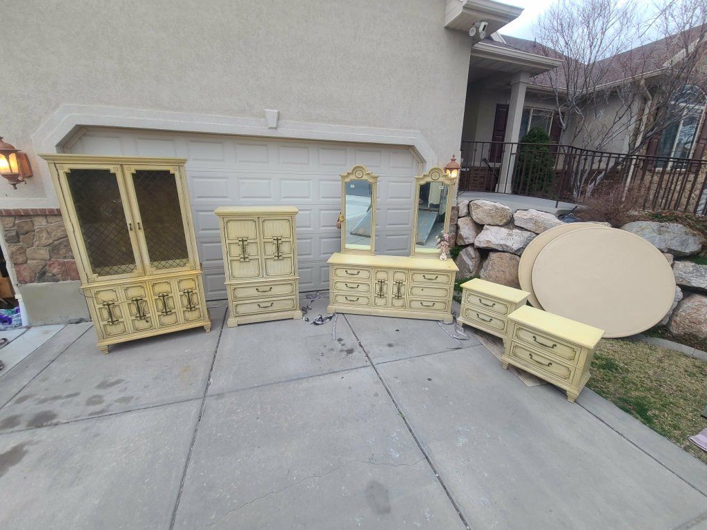 vintage furniture, bedroom, hutch, Armoire, King h