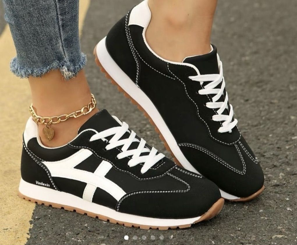 Girls Black & White Tennis Shoes