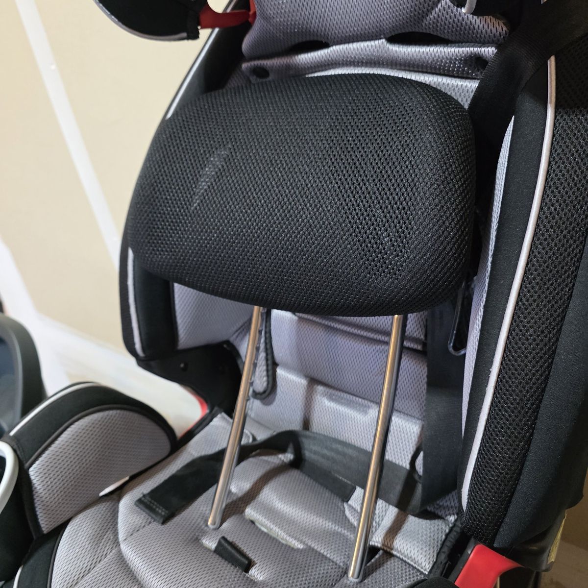 2026 Kia EV9 Front headrest