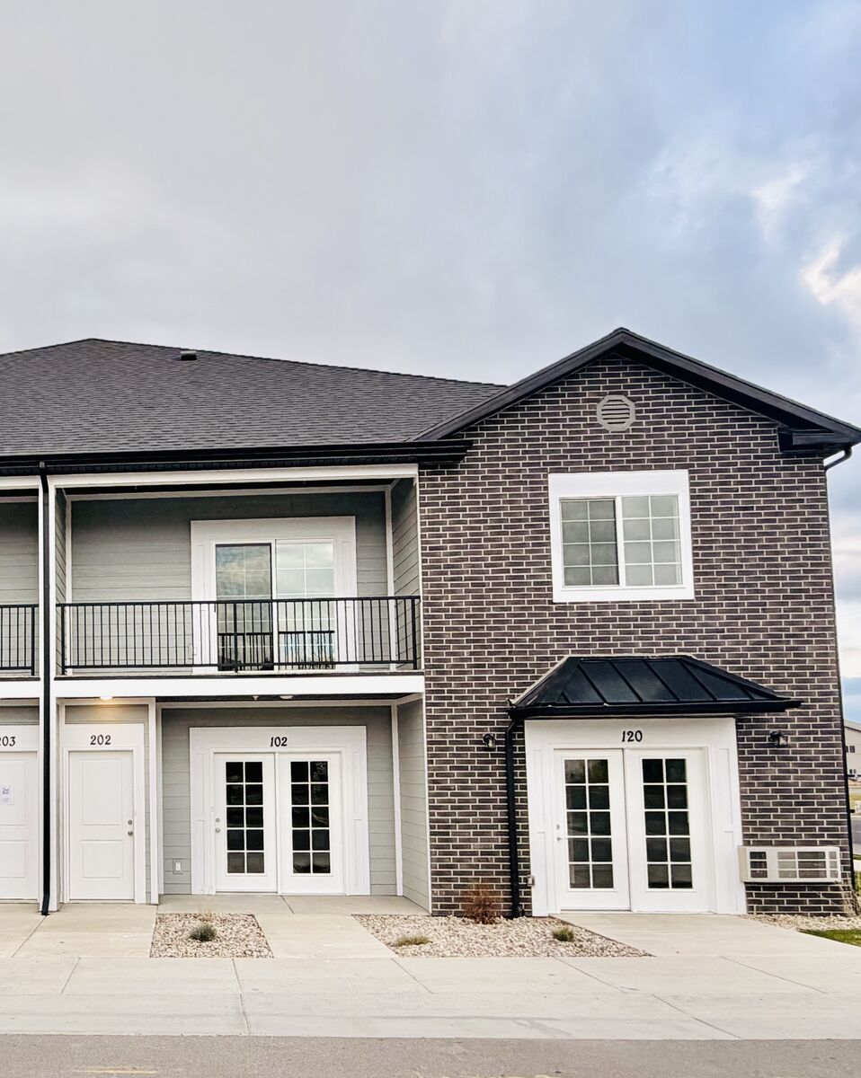 Small commercial shop with bathroom for rent