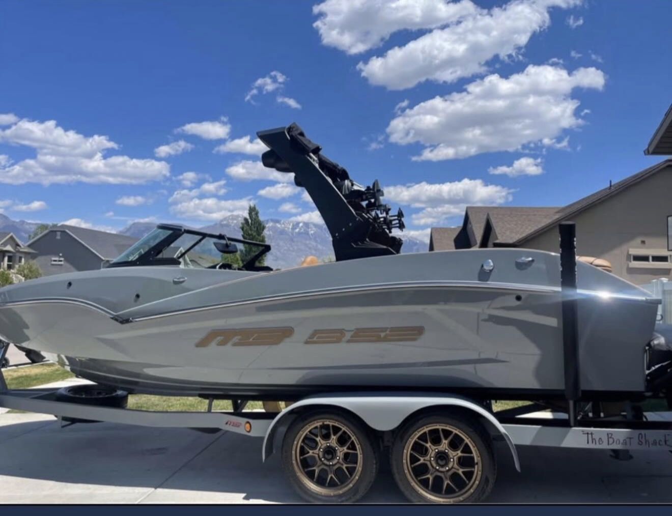 2022 MB B52 Alpha