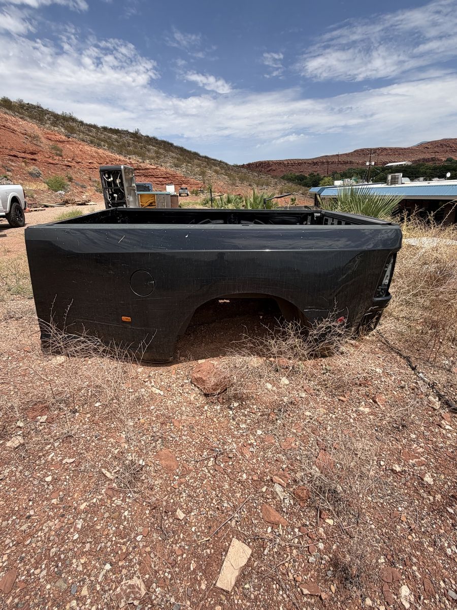 RAM 2500 Big Horn Truck Bed (2019-2023) - Black, 8-Foot Long Bedouin