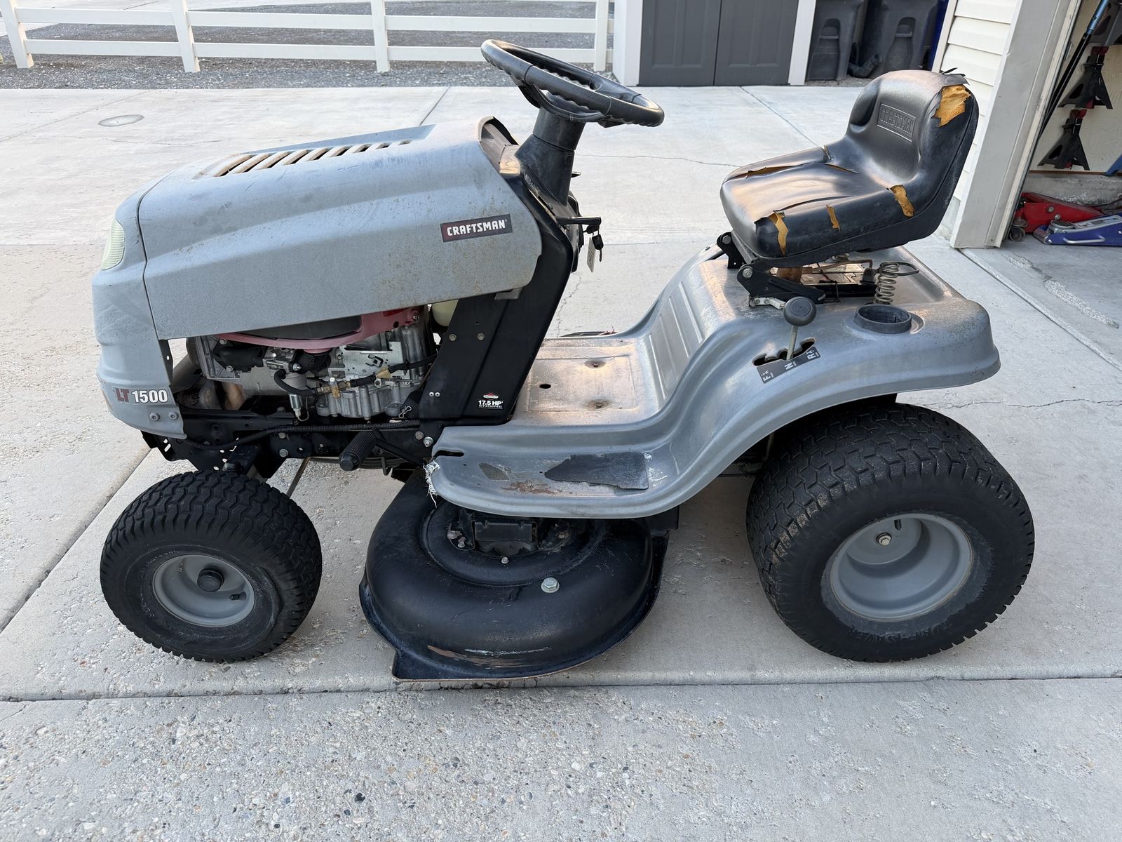 Craftsman LT 1500 Lawn Mower Riding Tractor 17.5 HP