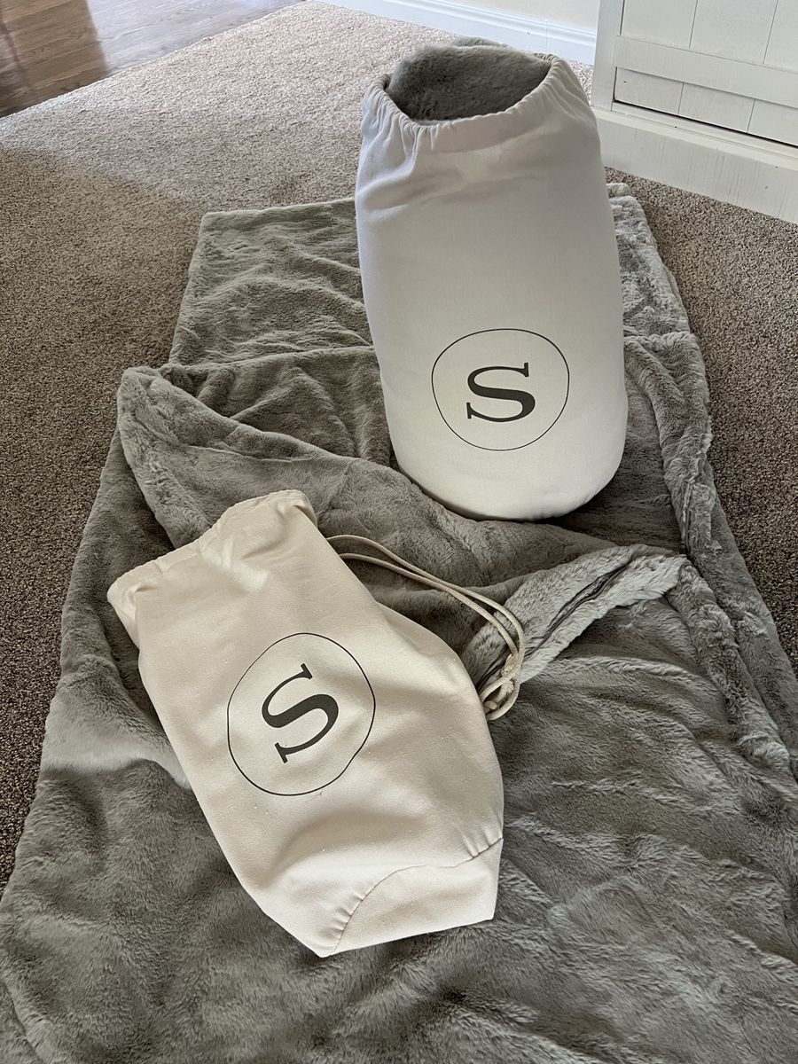 Saranoni Gray Faux Fur Sleeping Bag with Travel Bags - Large, Soft & Plush
