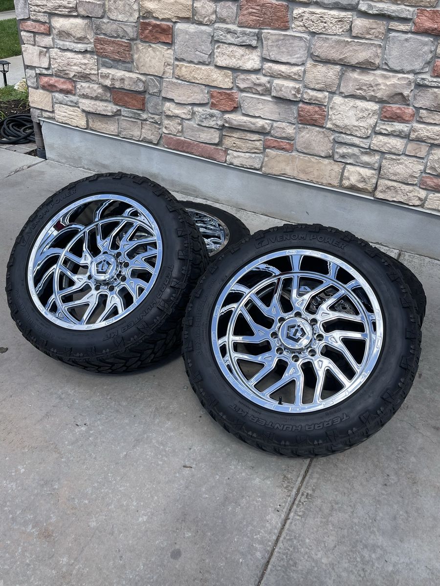 Chrome Wheels and Venom Power Tires