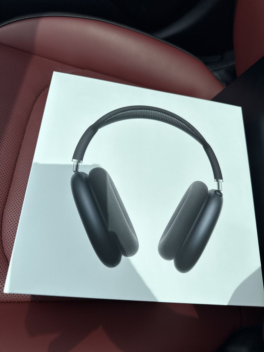 Brand new unopened AirPods, Max 2 black