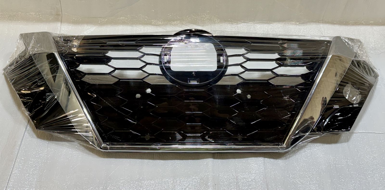 20 - 23 Nissan Sentra SV Front Bumper Grille