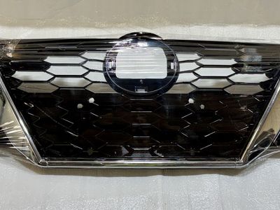 20 - 23 Nissan Sentra SV Front Bumper Grille