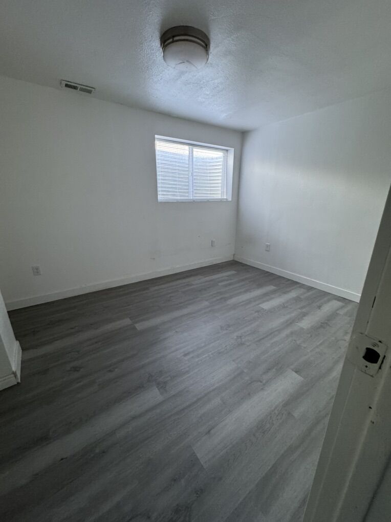 ROOM FOR RENT-BASEMENT -AMERICAN FORK