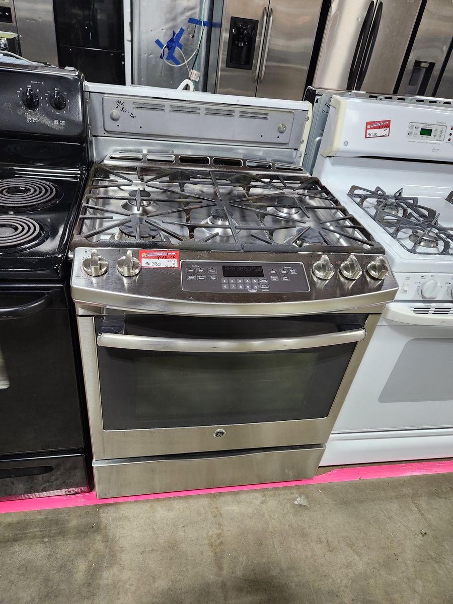 NICE GE STAINLESS STEEL SLIDE IN 5 BURNER GAS RANGE! W-WARRANTY