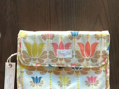 Hanging travel valet toiletry organizer