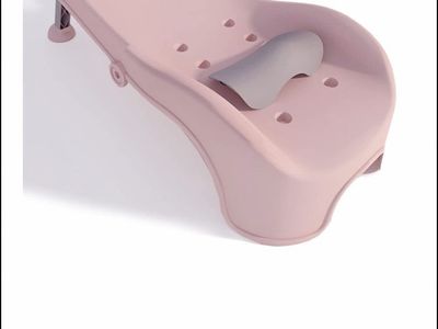 Adjustable children’s shampoo chair