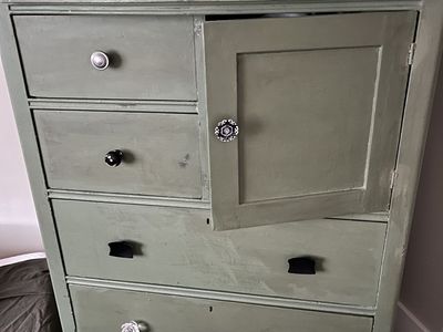 **BEAUTIFUL VINTAGE UNIQUE DRESSER**