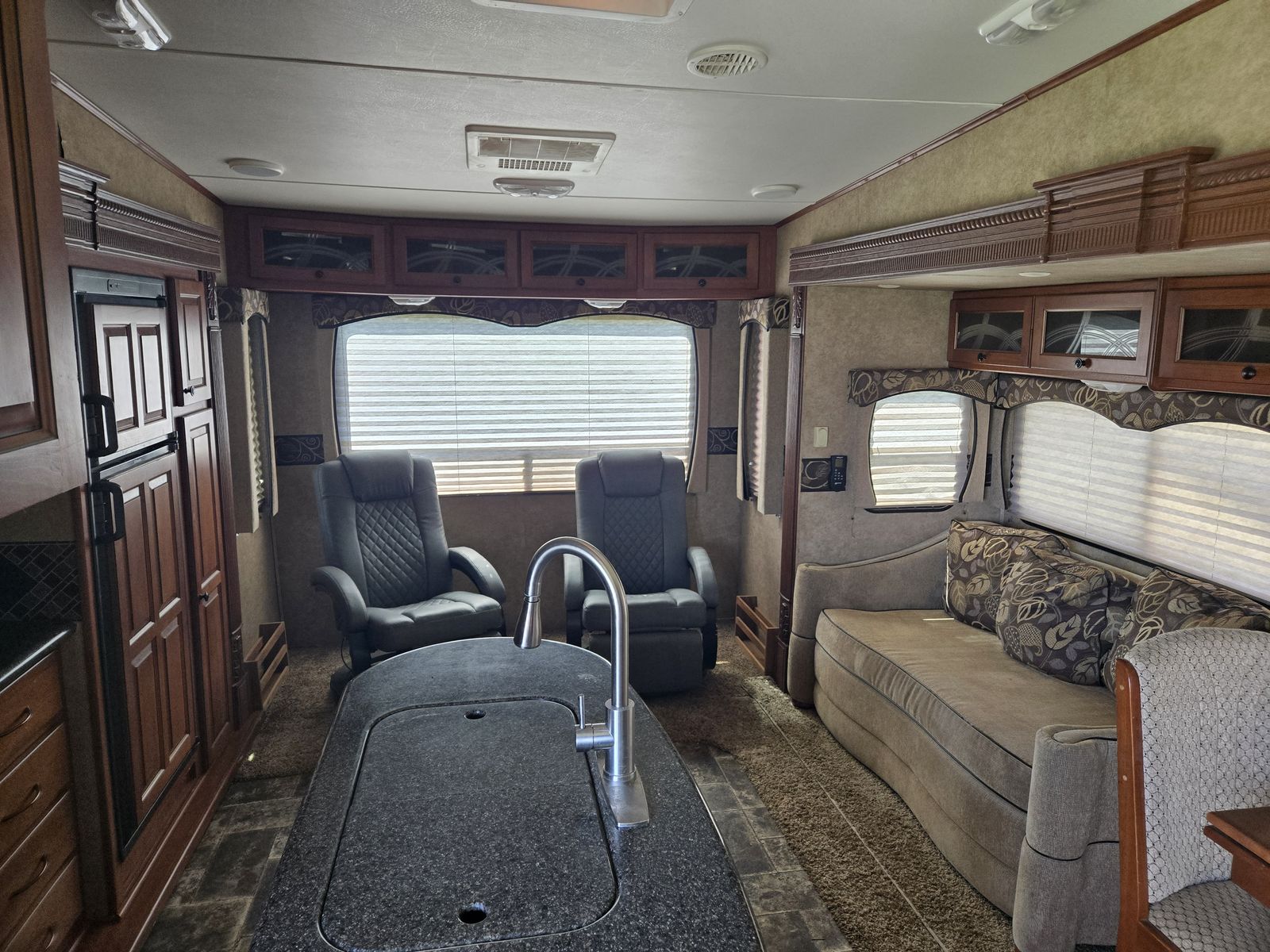 2011 Heartland Greystone 29MK – Fully Off-Grid Ready!