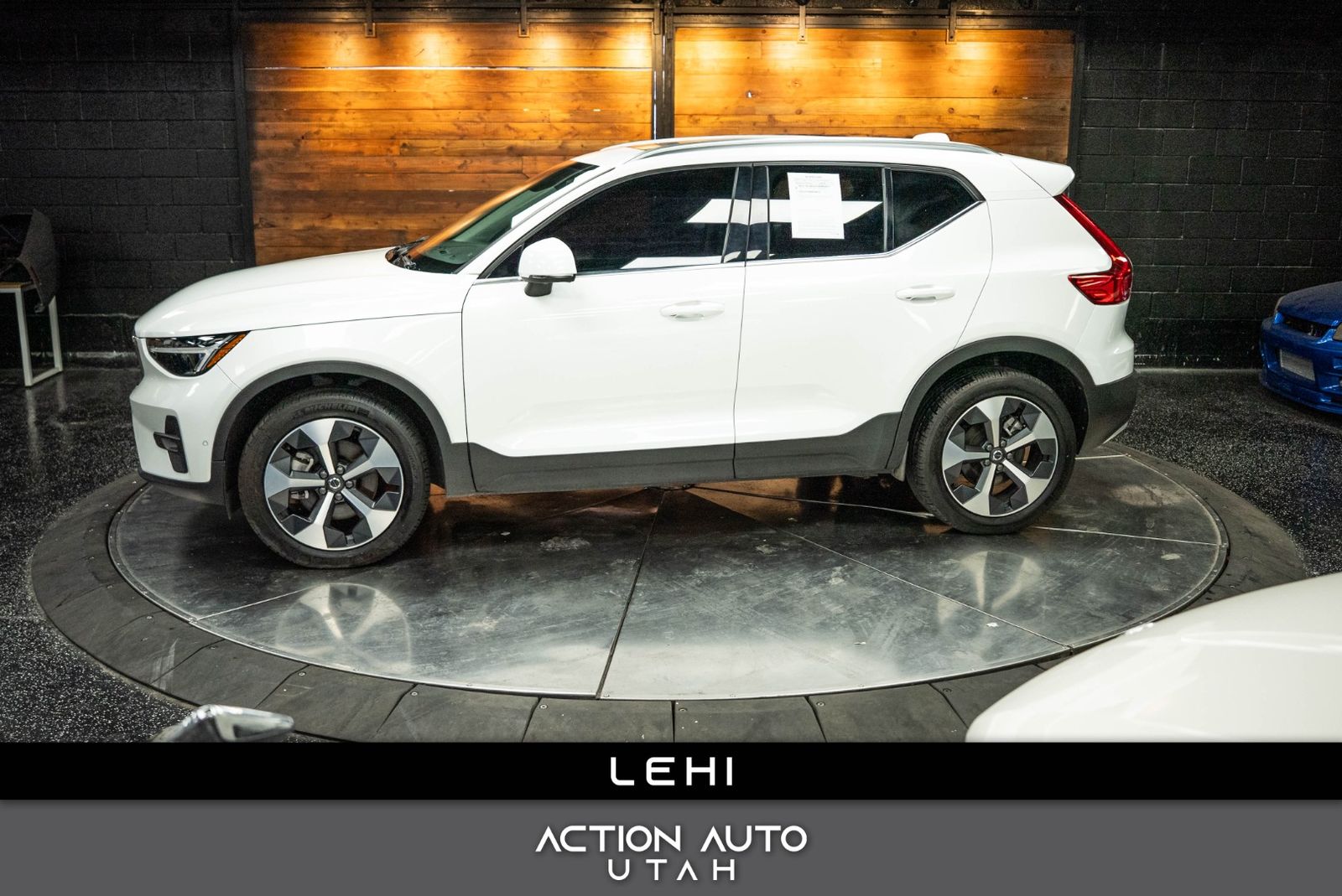 2024 Volvo XC40 B5 Plus Bright Theme