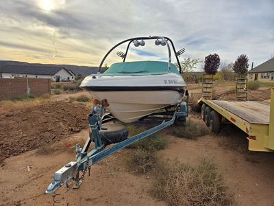 1999 Rinker Captiva 212BR
