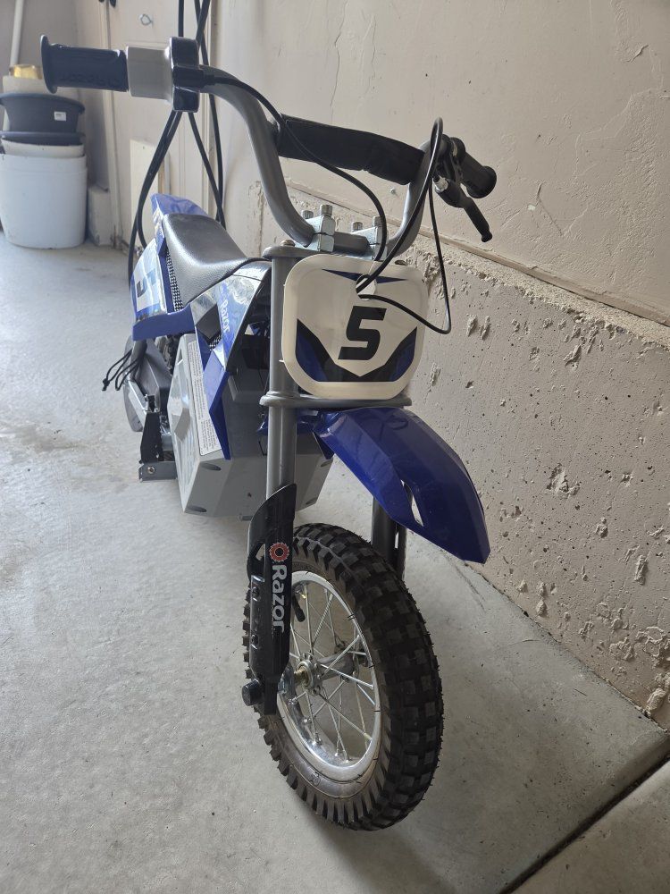 barely used excellent condition Razor MX350 Dirt Rocket Electric Motocross Bike - Blue, Used