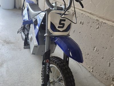 barely used excellent condition Razor MX350 Dirt Rocket Electric Motocross Bike - Blue, Used