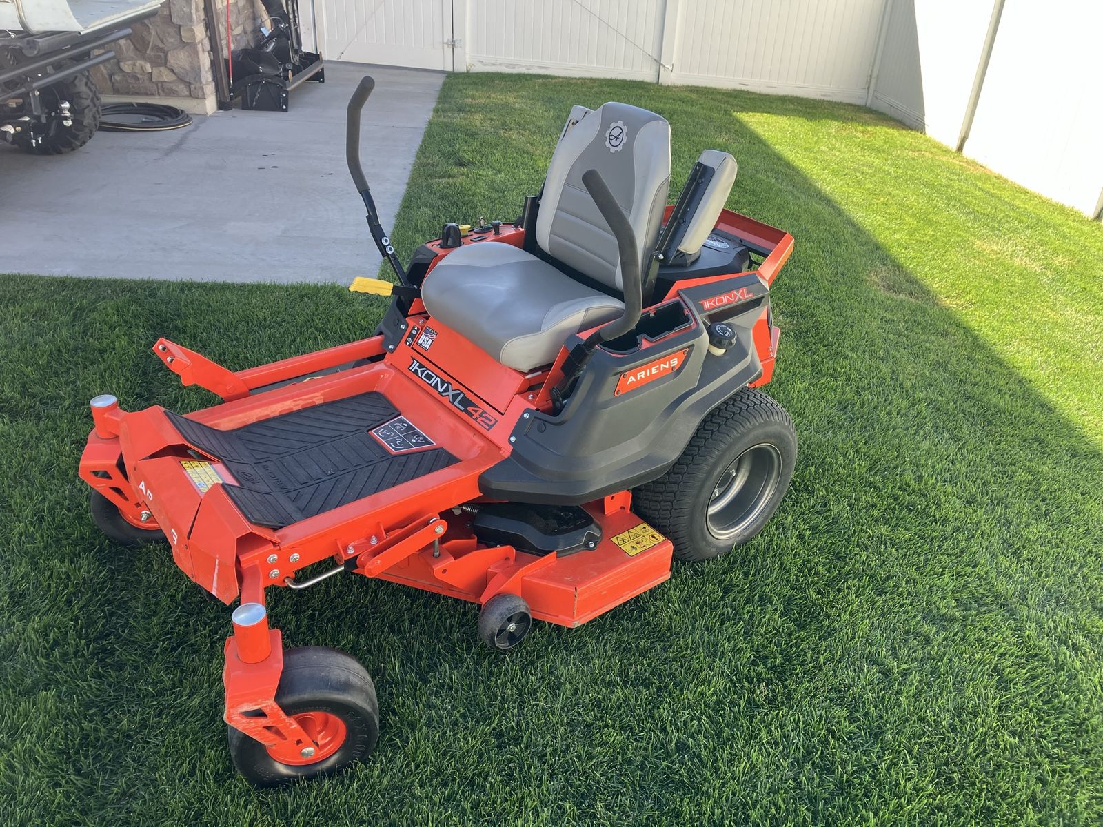 Ariens Ikon XL 42” Zero Turn and power assist two bag catcher