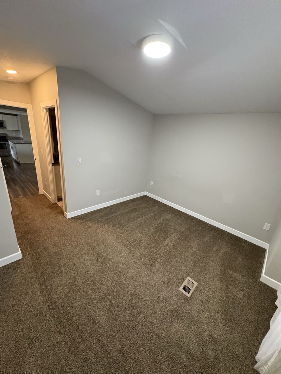 Main image 3