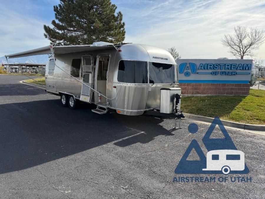 2024 Airstream Flying Cloud 28RBT  Stock #25UC008