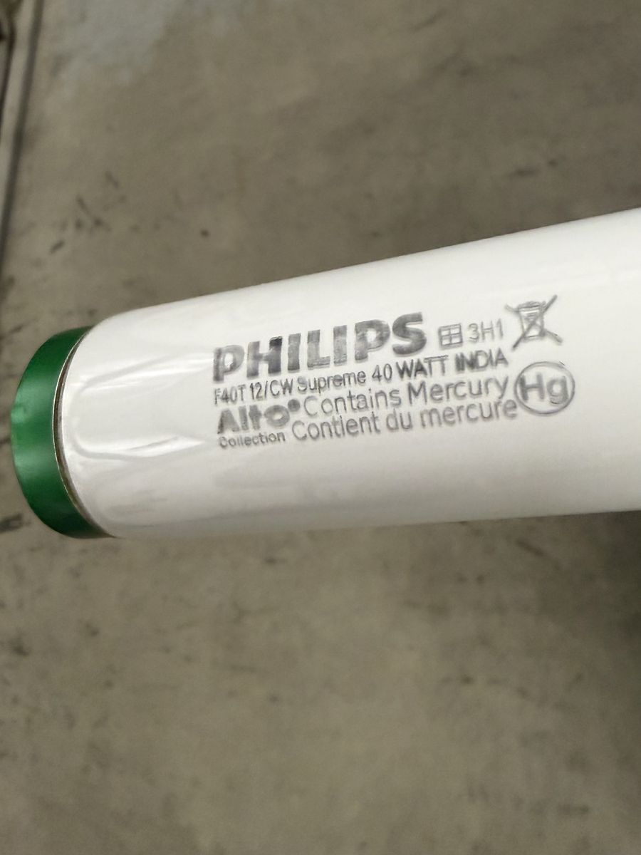 32 each New Phillips F40T 12/CW Supreme 40 Watt Lamps $30