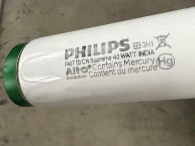 32 each New Phillips F40T 12/CW Supreme 40 Watt Lamps $30