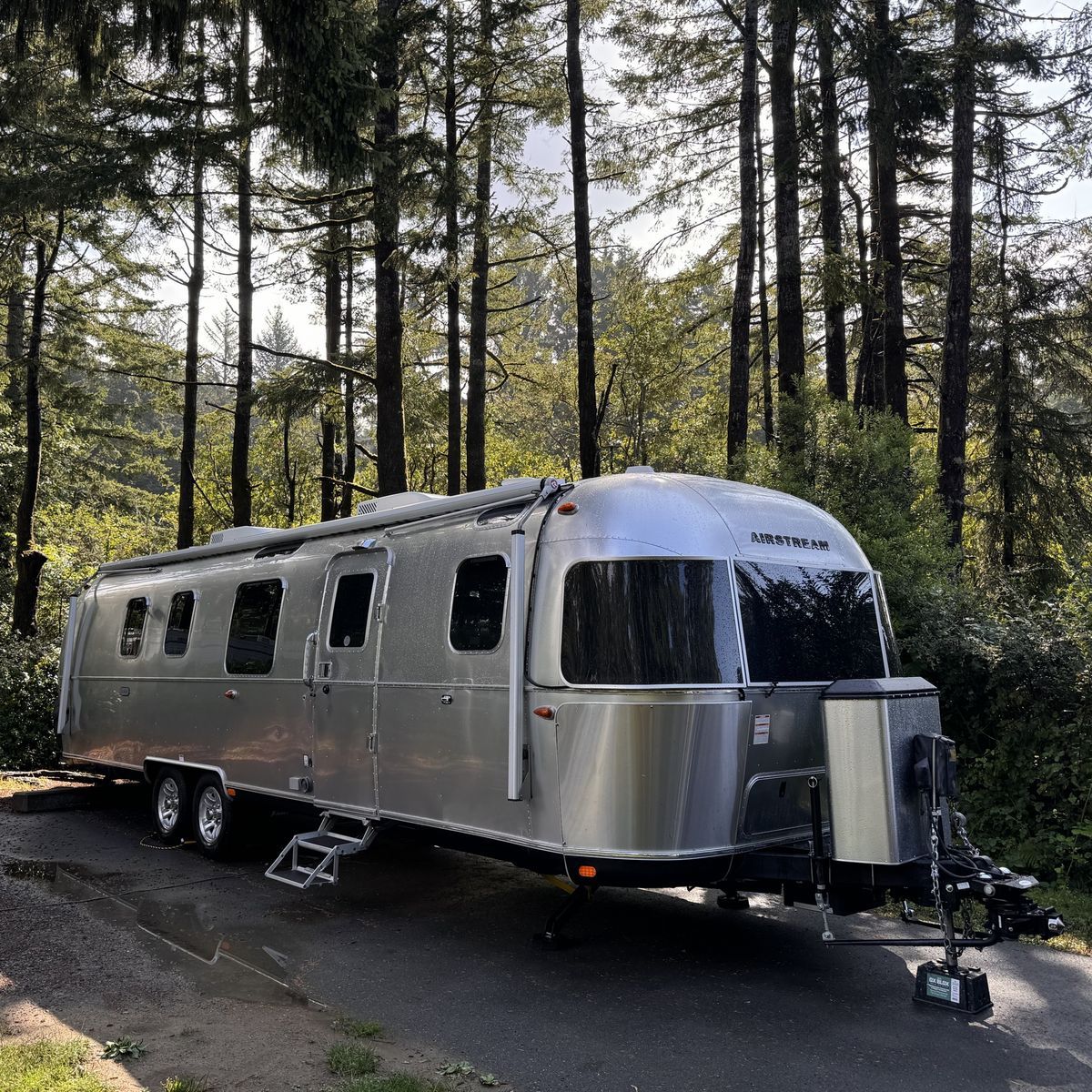 Airstream- *Upgraded* 2022 33' Classic