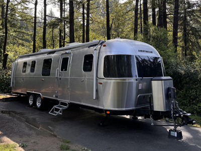 Airstream- *Upgraded* 2022 33' Classic