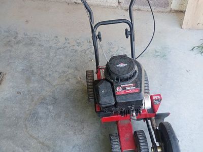 MTD LLC 25B-550C029 Weed Trimmer/Edger with Briggs & Stratton Engine - Used
