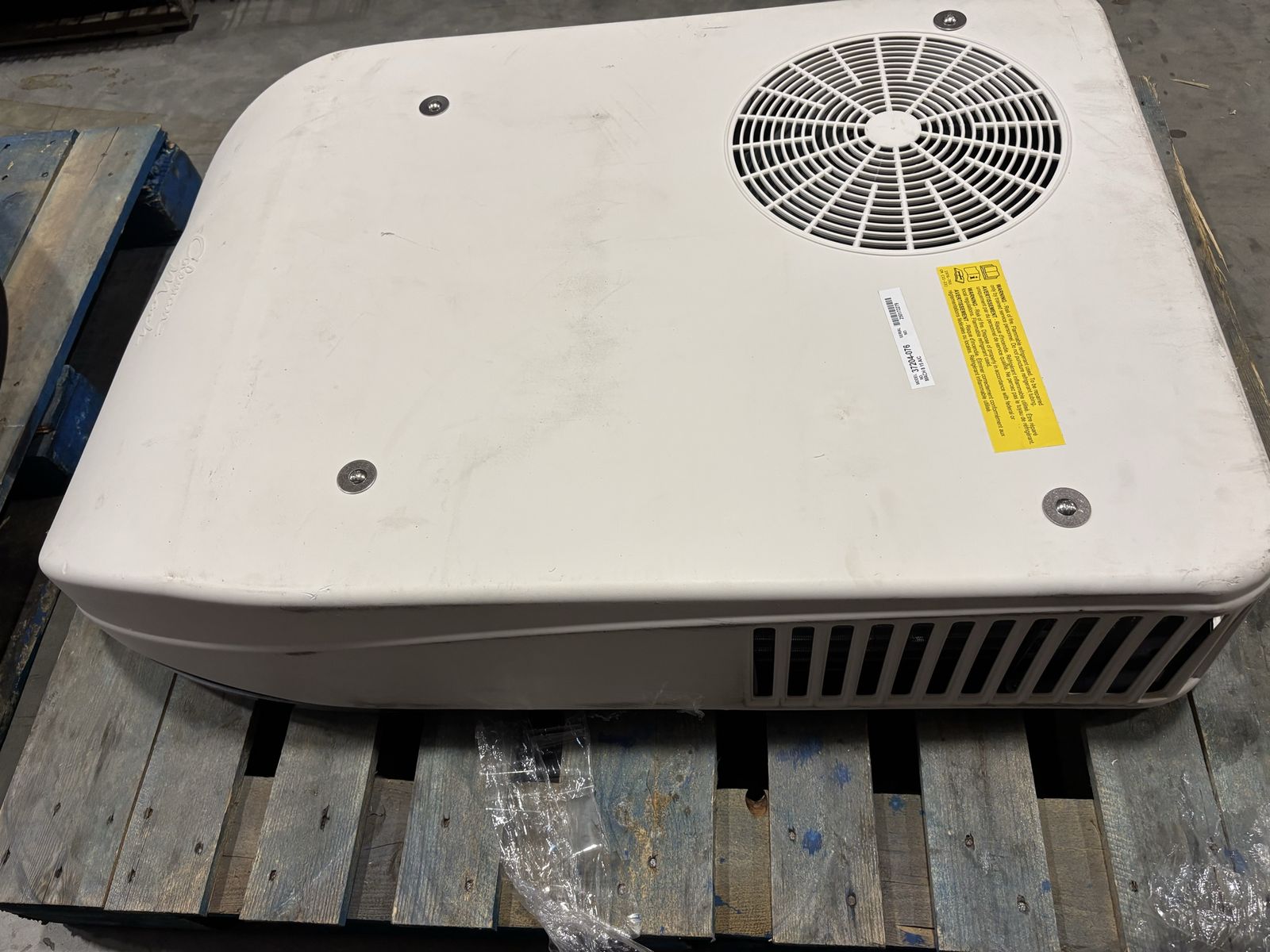 New Coleman Mach 8 RV Air Conditioner 15000 BTU