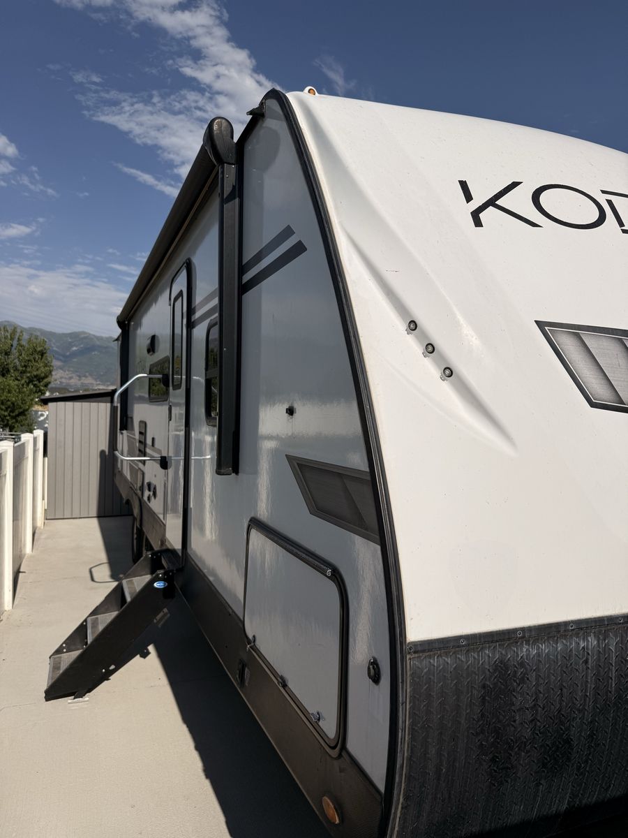 2021 Dutchmen Kodiak Ultra-Lite 283BHSL Travel Trailer - Sleeps 10, Power Awning