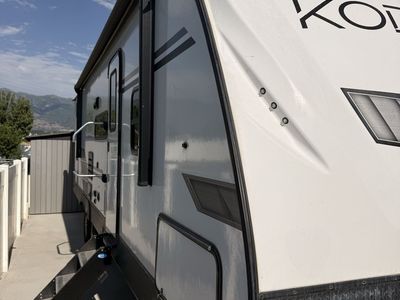 2021 Dutchmen Kodiak Ultra-Lite 283BHSL Travel Trailer - Sleeps 10, Power Awning
