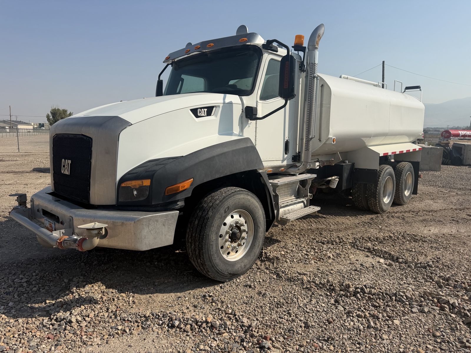 2013 Cat CT660 4000 Water Truck Automatic