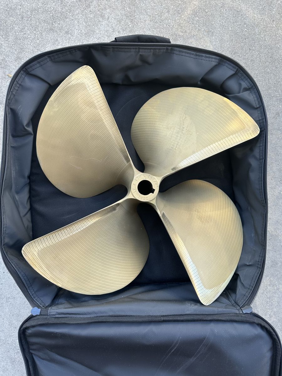 ACME wake/surf Boat Propeller W/ Case
