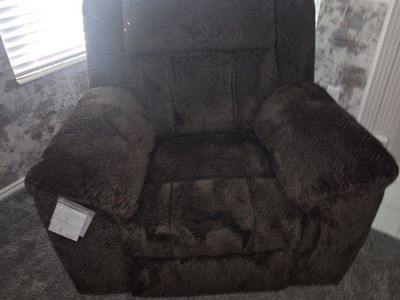 Cozy Brown Plush Recliner - Perfect for Living Room or Den, Excellent Condition