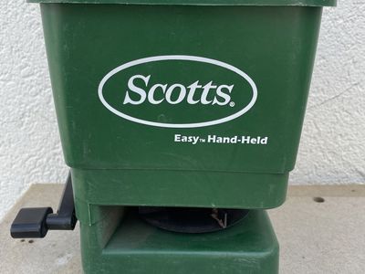 Scott’s Easy Hand-Held Fertilizer Spreader