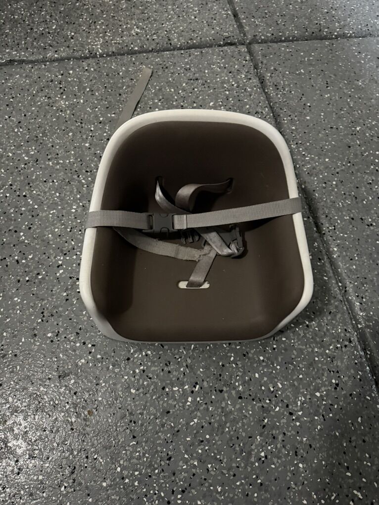 OXO Booster Seat - Taupe