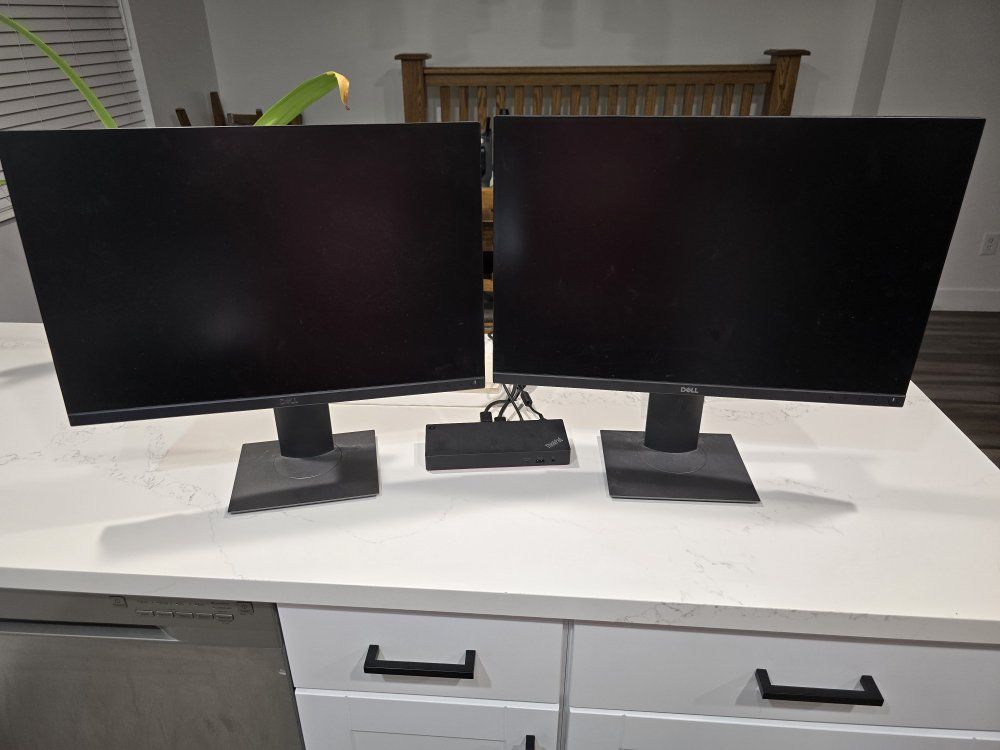 2-24inch2-24" Monitors with ThinkPad Dock Station