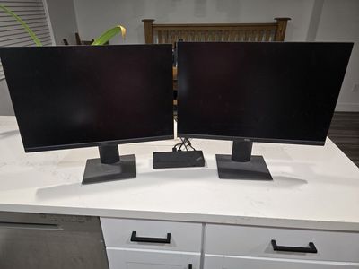 2-24inch2-24" Monitors with ThinkPad Dock Station