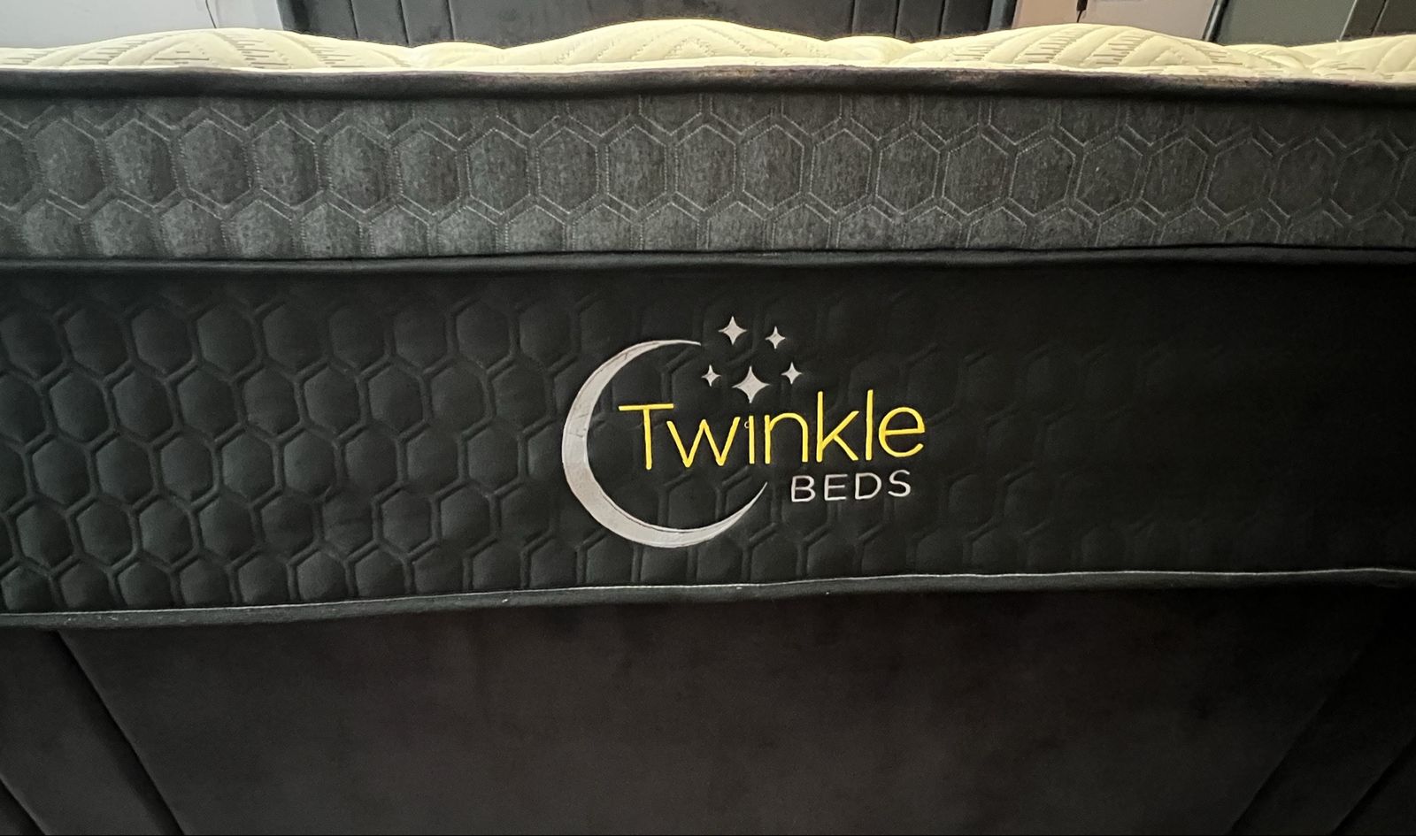 Twinkle Beds Luxe Hybrid cooling King Size Mattress Plush Top, Excellent Condition - Made in Utah