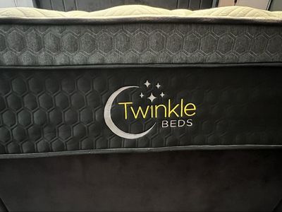 Twinkle Beds Luxe Hybrid cooling King Size Mattress Plush Top, Excellent Condition - Made in Utah
