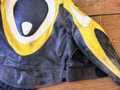 Vanson Race Leathers. Two piece zip together. XXL