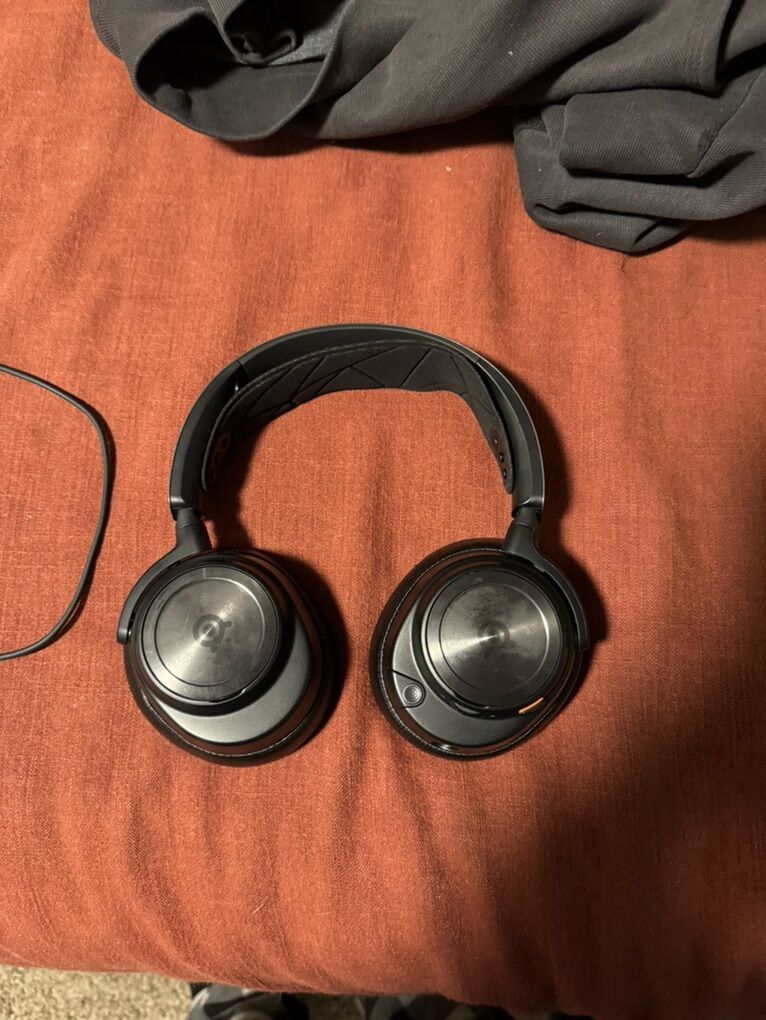 Artic Nova Pro Wired