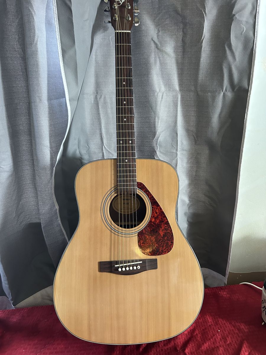 Yamaha guitar