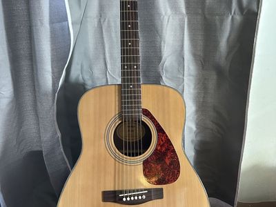 Yamaha guitar