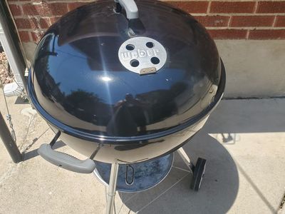 Weber 22 Kettle Grill w/accessories